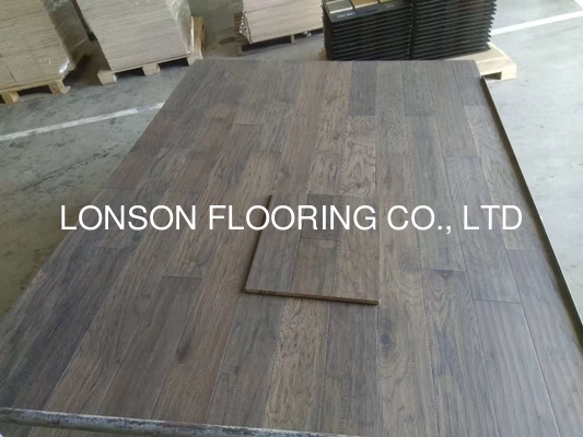 Quality American Hickory Engineered wood flooring with handscraped surface factory