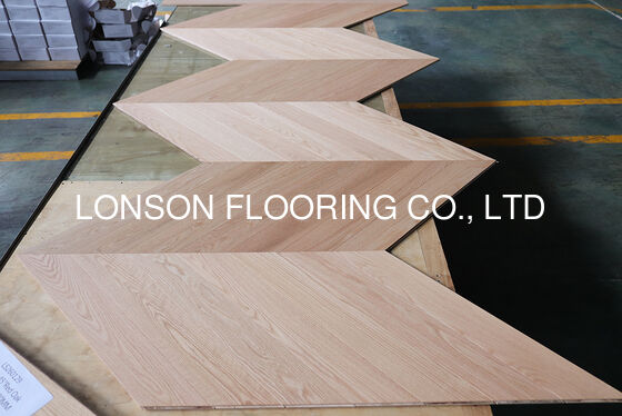 Quality AB Grade Engineered Red Oak Chevron Flooring with Brushed Surface and Natural Lacquered Finish factory