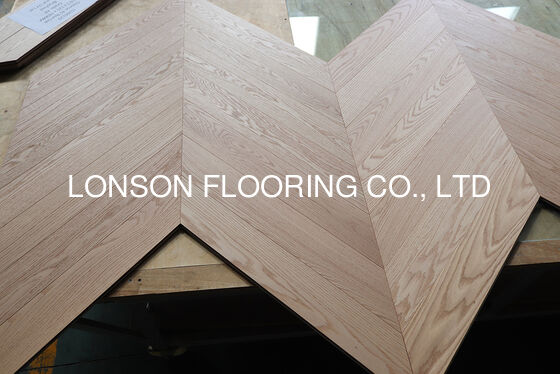 Quality AB Grade Engineered Red Oak Chevron Flooring with Brushed Surface and Natural Lacquered Finish factory