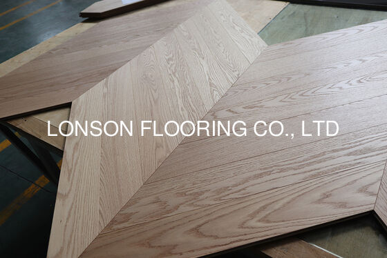 Quality AB Grade Engineered Red Oak Chevron Flooring with Brushed Surface and Natural Lacquered Finish factory