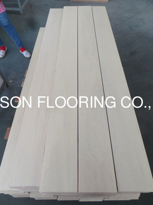 Quality white stained oak multi layers engineered wood flooring with slight brushed finishing factory