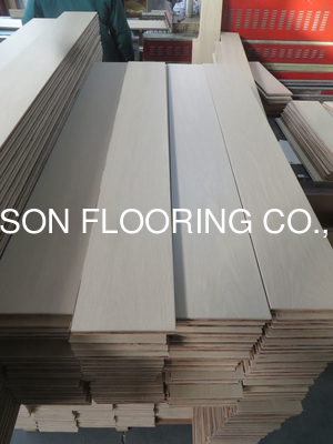 Quality white stained oak multi layers engineered wood flooring with slight brushed finishing factory