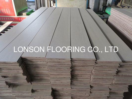 Quality white stained oak multi layers engineered wood flooring with slight brushed finishing factory
