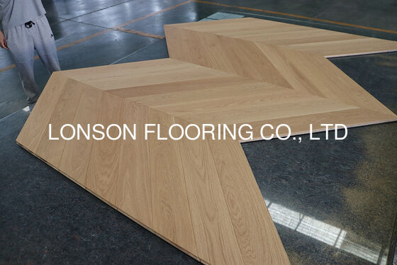 Quality Prime Grade Euro Oak Chevron Engineered Wood Floor Chevron Pattern Parquet factory