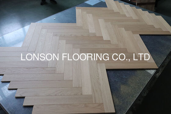 Quality 10MM Thickness Natural Vanished AB Grade Oak Herringbone Parquet Flooring and Engineered Oak Herringbone Flooring factory
