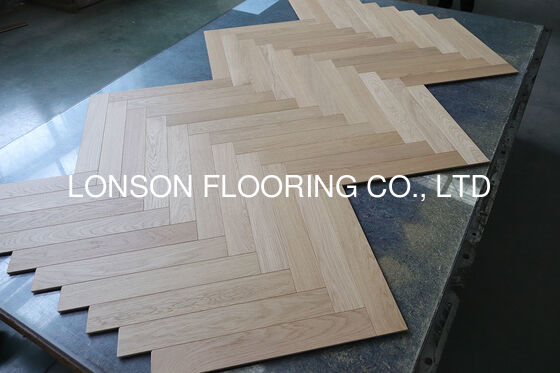 Quality 10MM Thickness Natural Vanished AB Grade Oak Herringbone Parquet Flooring and Engineered Oak Herringbone Flooring factory