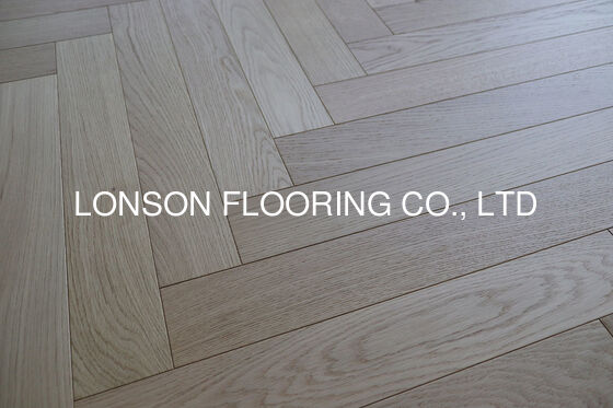 Quality 10MM Thickness Natural Vanished AB Grade Oak Herringbone Parquet Flooring and Engineered Oak Herringbone Flooring factory