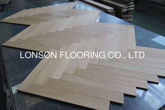 Quality 10MM Thickness Natural Vanished AB Grade Oak Herringbone Parquet Flooring and Engineered Oak Herringbone Flooring factory