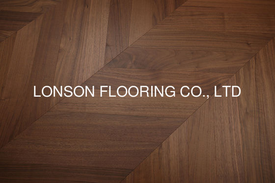Quality Residential Walnut Chevron Flooring Chevron Pattern Parquet Flooring Smooth Surface factory