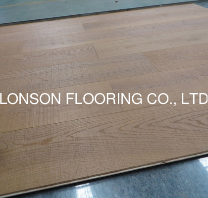 quality Rustic Oak multi-layers engineered wood flooring with saw mark factory
