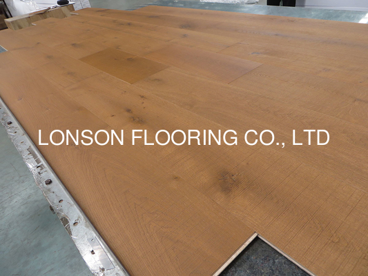 quality Rustic Oak multi-layers engineered wood flooring with saw mark factory