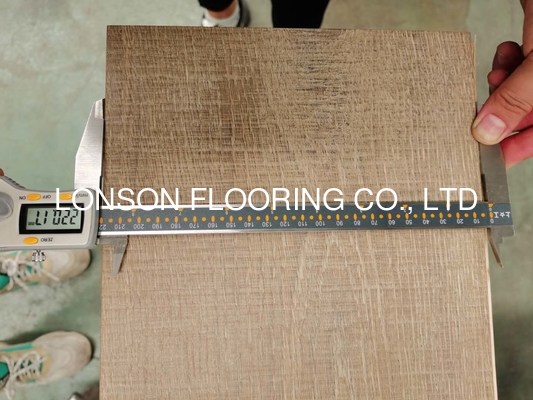 quality Rustic Oak multi-layers engineered wood flooring with saw mark factory