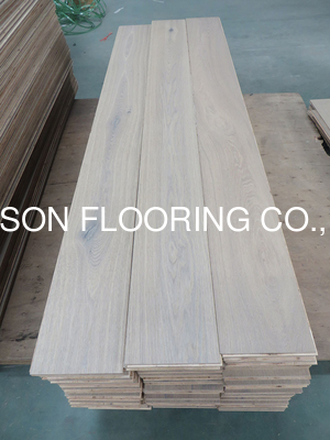 quality smoked and white stained Oak engineered flooring for rustic style factory