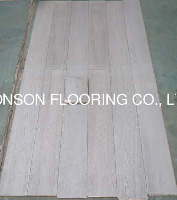 Quality smoked Oak Engineered Wood Flooring with silver powder factory