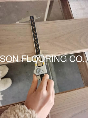 Quality Premium AB grade Russian Oak engineered flooring with light grey stain, color E26 factory