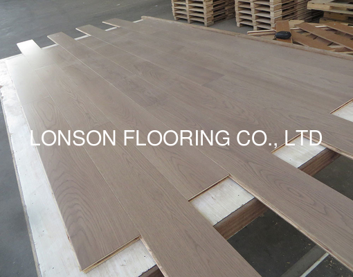 Quality Premium AB grade Russian Oak engineered flooring with light grey stain, color E26 factory
