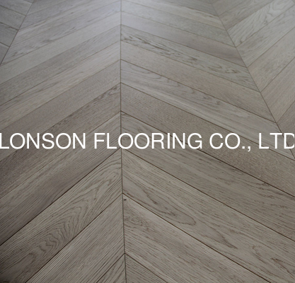 Quality Invisible Lacquered Natural Oak Chevron Parquet Flooring，45 degree factory